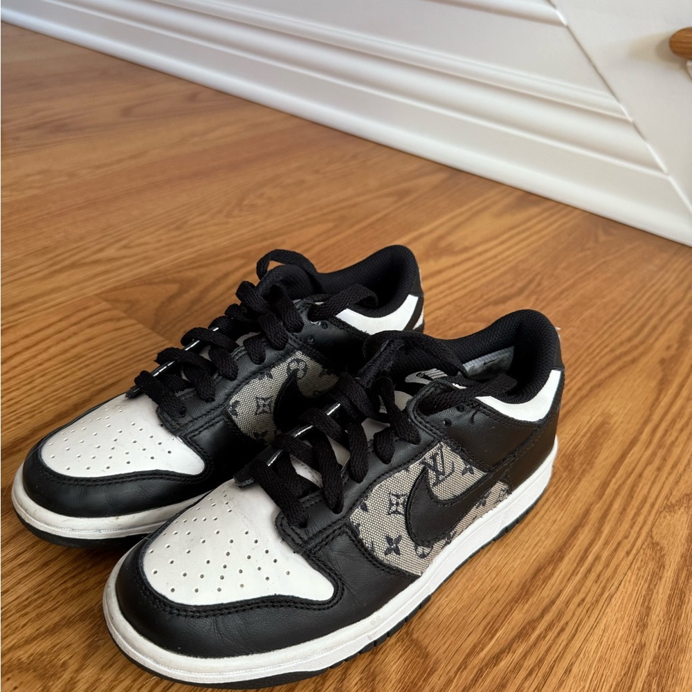 Nike Panda Sneakers